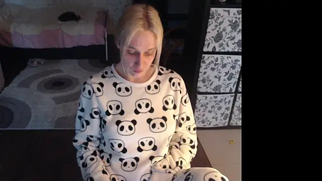 Snapshot of Sweet_hot_shrmp chatting on 05/02/26, 03:22 Sweet hot shrmp online show from 05/02/26, 03:22
