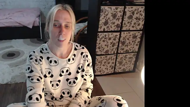 Snapshot of Sweet_hot_shrmp chatting on 05/19/26, 05:30 Sweet hot shrmp online show from 05/19/26, 05:30