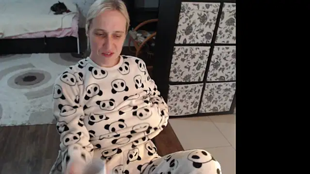 Snapshot of Sweet_hot_shrmp chatting on 05/24/26, 03:22 Sweet hot shrmp online show from 05/24/26, 03:22