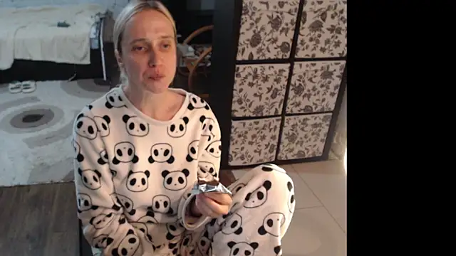 Snapshot of Sweet_hot_shrmp chatting on 06/19/26, 05:17 Sweet hot shrmp online show from 06/19/26, 05:17