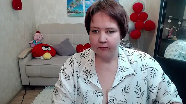 Snapshot of QUEEN02030 chatting on 04/13/26, 09:37 QUEEN02030 online show from 04/13/26, 09:37
