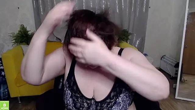Snapshot of QUEEN02030 chatting on 05/06/26, 01:16 QUEEN02030 online show from 05/06/26, 01:16