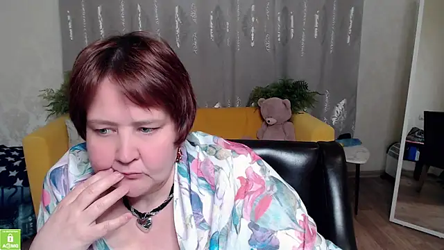 Snapshot of QUEEN02030 chatting on 05/10/26, 10:42 QUEEN02030 online show from 05/10/26, 10:42