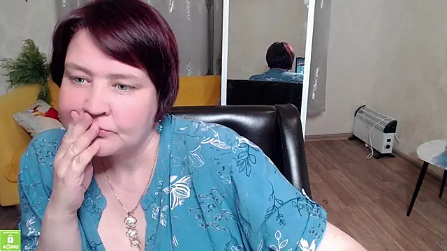 Snapshot of QUEEN02030 chatting on 05/25/26, 10:27 QUEEN02030 online show from 05/25/26, 10:27