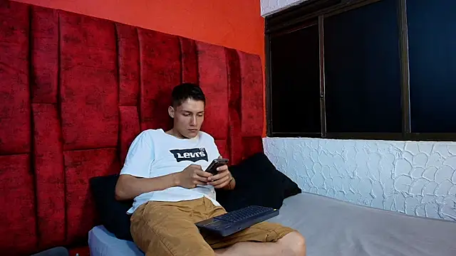 Snapshot of LuckandSamuel chatting on 04/13/26, 02:17 LuckandSamuel online show from 04/13/26, 02:17