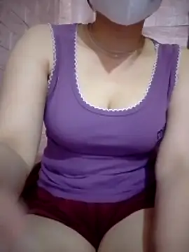Snapshot of Mi-Naney chatting on 05/09/26, 04:50 Mi-Naney online show from 05/09/26, 04:50