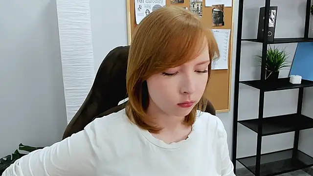 Snapshot of CherryCrushLove chatting on 05/27/26, 06:10 CherryCrushLove online show from 05/27/26, 06:10
