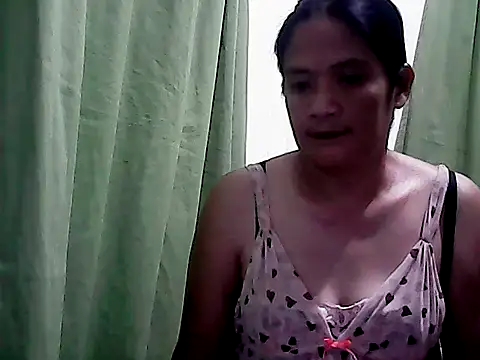 Snapshot of PinayZaira chatting on 04/01/26, 11:33 PinayZaira online show from 04/01/26, 11:33