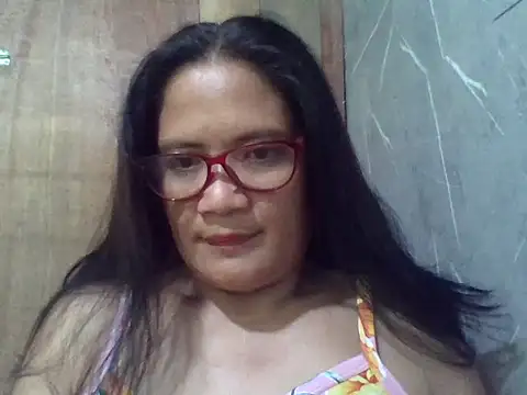 Snapshot of PinayZaira chatting on 05/13/26, 11:33 PinayZaira online show from 05/13/26, 11:33
