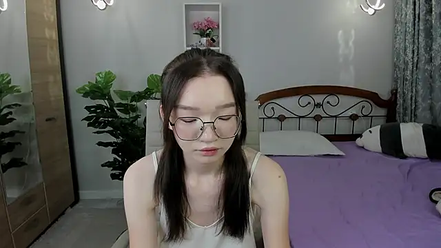 Snapshot of syuri_sun chatting on 06/27/26, 04:34 syuri sun online show from 06/27/26, 04:34