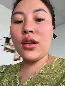 Snapshot of Lina-Naughty chatting on 04/21/26, 04:41 Lina-Naughty online show from 04/21/26, 04:41