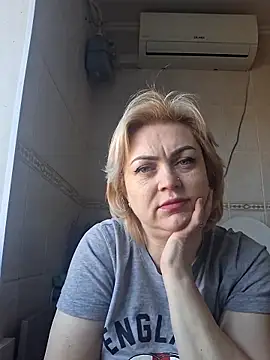 SylvieGold453 online show from 05/04/26, 10:22