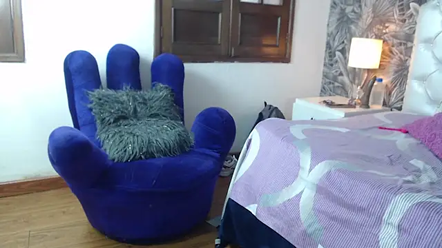 ViviJones online show from 05/11/26, 07:00