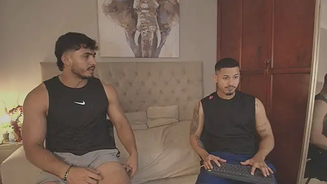Maxi and Ares online show from 07/10/26, 07:27