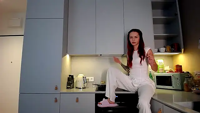 Snapshot of eva_oopsy chatting on 04/14/26, 01:17 eva oopsy online show from 04/14/26, 01:17