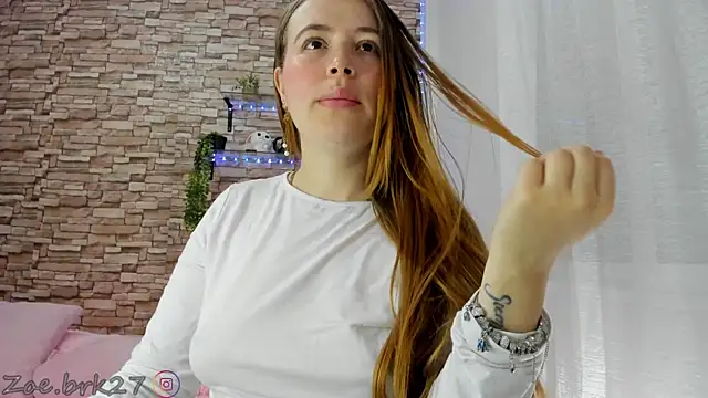 Snapshot of Zoe_brk chatting on 05/29/26, 08:01 Zoe brk online show from 05/29/26, 08:01