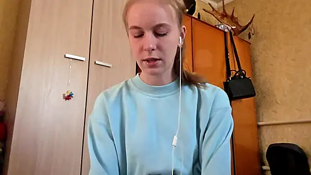 DonnaKuc online show from 04/01/26, 06:14