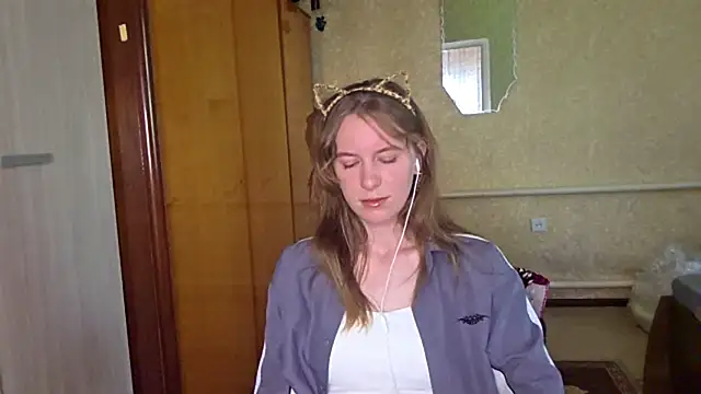 DonnaKuc online show from 05/04/26, 06:20