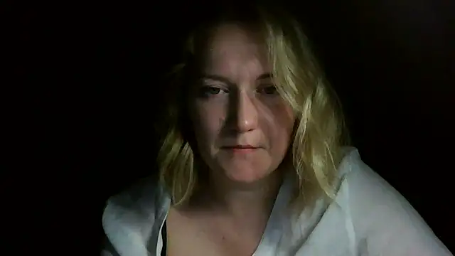 TinaKittyX online show from 05/17/26, 08:49