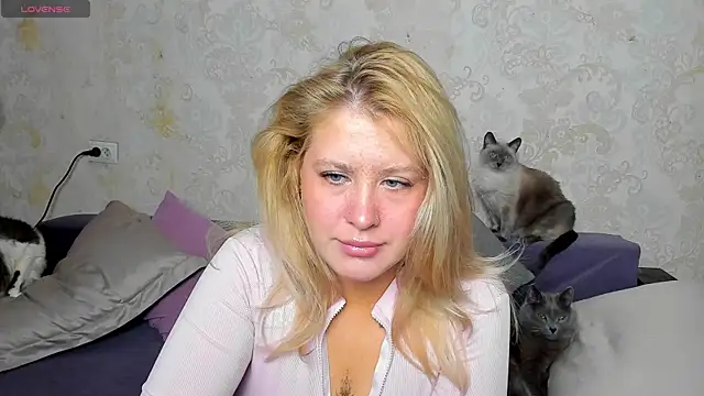 Snapshot of Simply_Alex chatting on 05/18/26, 01:02 Simply Alex online show from 05/18/26, 01:02