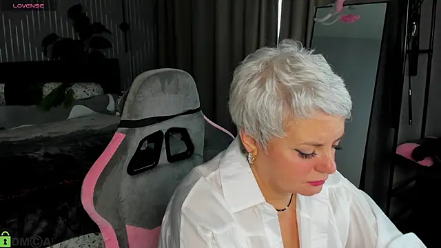 Snapshot of Linda_Zef1r chatting on 05/02/26, 01:10 Linda Zef1r online show from 05/02/26, 01:10