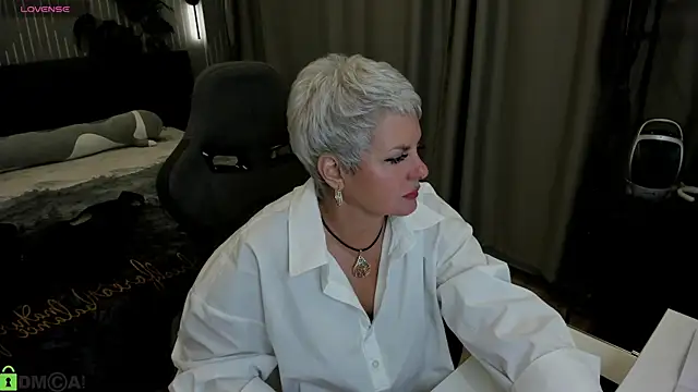 Snapshot of Linda_Zef1r chatting on 05/23/26, 01:00 Linda Zef1r online show from 05/23/26, 01:00