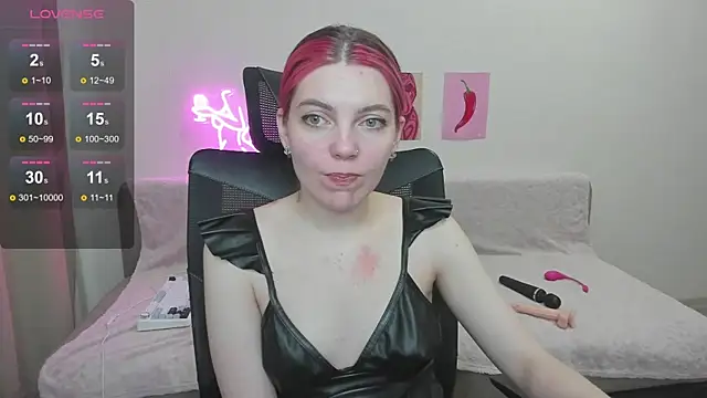 Snapshot of Marie_Reyess chatting on 05/13/26, 01:58 Marie Reyess online show from 05/13/26, 01:58