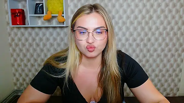 Snapshot of AminaSoul_ chatting on 05/25/26, 01:17 AminaSoul online show from 05/25/26, 01:17