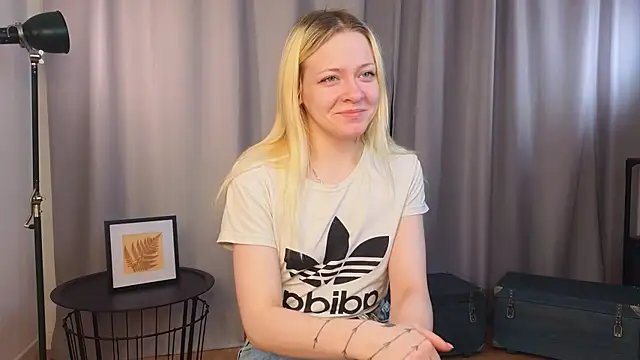 OliviaCaffery online show from 04/16/26, 04:19