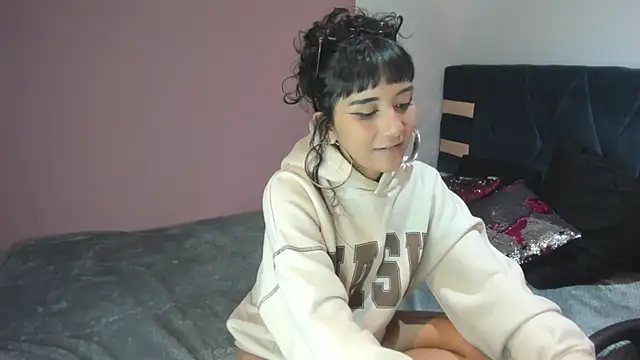 Hanna Clark   online show from 06/08/26, 11:54