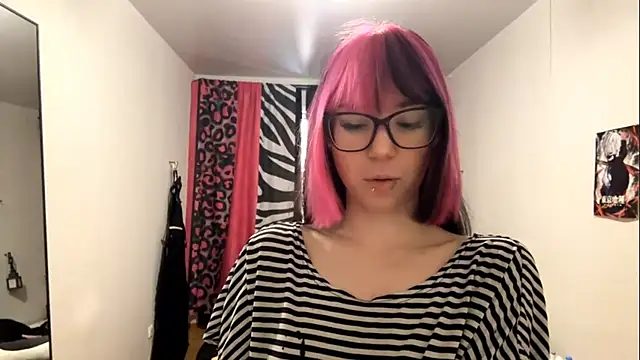 Snapshot of WifeAileen chatting on 04/07/26, 06:36 WifeAileen online show from 04/07/26, 06:36