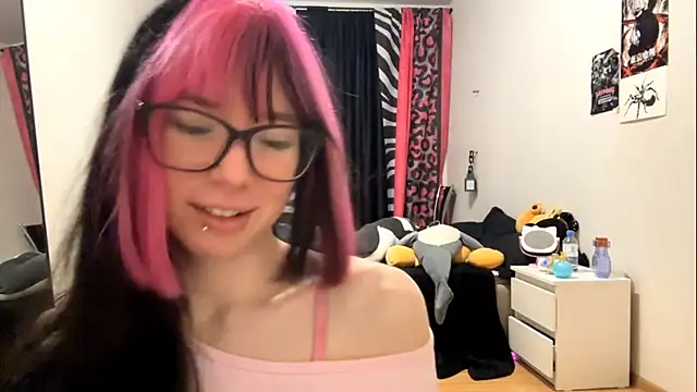 Snapshot of WifeAileen chatting on 04/10/26, 06:51 WifeAileen online show from 04/10/26, 06:51