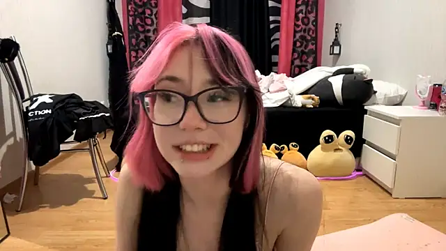 Snapshot of WifeAileen chatting on 04/28/26, 07:41 WifeAileen online show from 04/28/26, 07:41