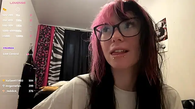Snapshot of WifeAileen chatting on 05/08/26, 07:14 WifeAileen online show from 05/08/26, 07:14