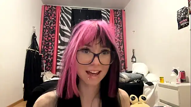 Snapshot of WifeAileen chatting on 05/25/26, 06:25 WifeAileen online show from 05/25/26, 06:25