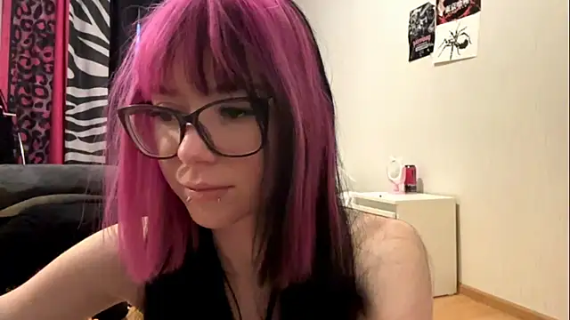Snapshot of WifeAileen chatting on 05/26/26, 06:26 WifeAileen online show from 05/26/26, 06:26