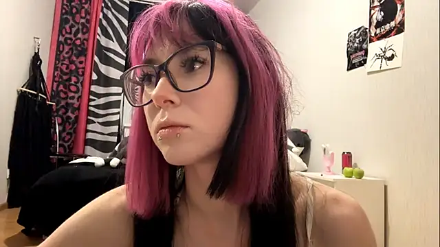 Snapshot of WifeAileen chatting on 05/27/26, 06:38 WifeAileen online show from 05/27/26, 06:38