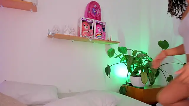 RoxanneMorguet  online show from 04/11/26, 11:58