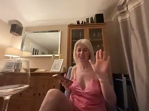 Laylaskyexx online show from 05/07/26, 09:42