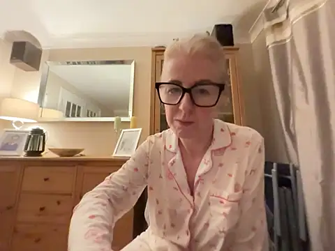 Laylaskyexx online show from 05/19/26, 09:43
