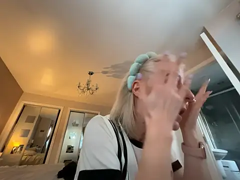 Laylaskyexx online show from 05/23/26, 08:13