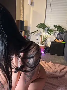 Snapshot of alexisbae888 chatting on 04/14/26, 04:18 alexisbae888 online show from 04/14/26, 04:18