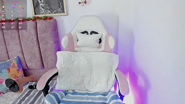 alisson boobs   online show from 06/17/26, 10:54