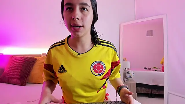 DaphneValucci online show from 06/14/26, 03:52