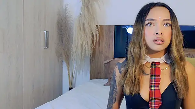 Snapshot of LaraBelmon chatting on 05/27/26, 01:57 LaraBelmon online show from 05/27/26, 01:57