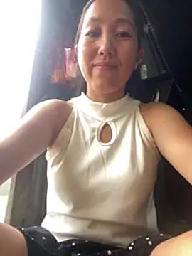 Snapshot of Huonglyna chatting on 07/27/26, 11:56 Huonglyna online show from 07/27/26, 11:56