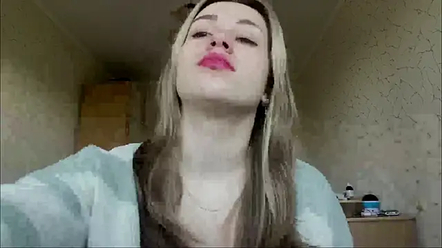 Snapshot of SpringSummers chatting on 05/15/26, 07:37 SpringSummers online show from 05/15/26, 07:37