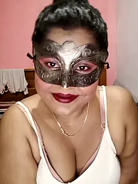 Maskedcurves online show from 05/07/26, 07:14