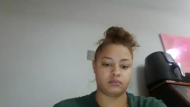 Snapshot of madzbailey chatting on 04/09/26, 03:28 madzbailey online show from 04/09/26, 03:28