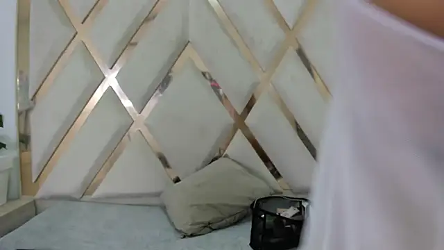Daphne cuteht online show from 04/20/26, 08:43